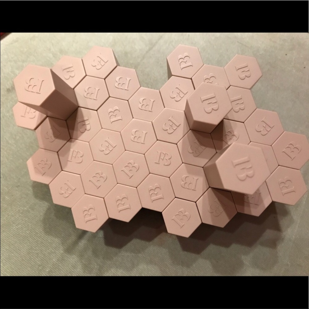 FENTY BEAUTY 
Match Stix Shimmer Skinstick